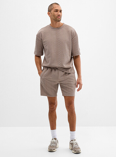 Embossed geo short <b>Inseam: 7" (18 cm)</b>