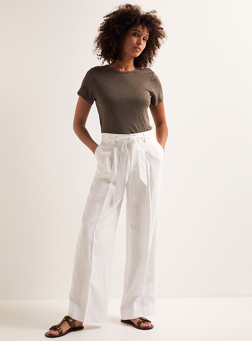Contemporaine: Le pantalon large ceinturé pur lin Blanc pour femme