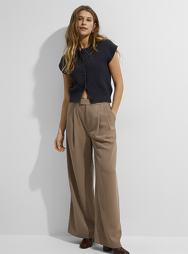 Le pantalon large piqu&eacute; &agrave; plis