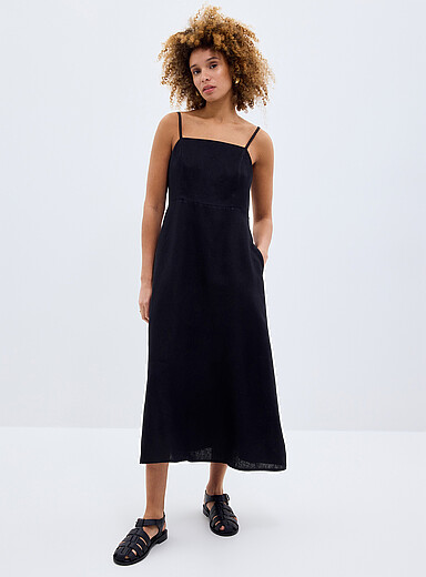 La robe midi lin noir &agrave; fines bretelles