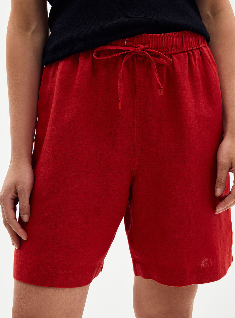 Contemporaine: Le bermuda taille cordon pur lin <b>Coupe : jambe large, taille haute</b> Noir pour femme
