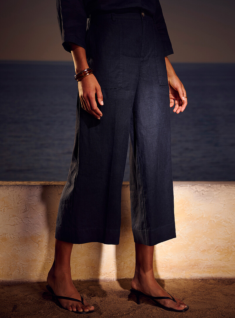 Contemporaine: Le pantacourt poches XL pur lin <b>Coupe : jambe large, taille haute</b> Bleu marine - Bleu nuit pour femme