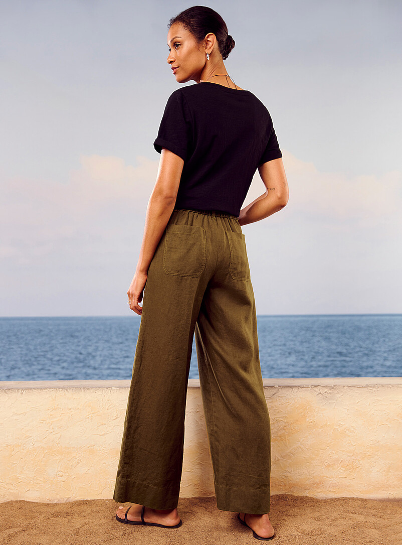 Contemporaine: Le pantalon poches plaqu&eacute;es pur lin <b>Coupe : jambe large, taille haute</b> Noir pour femme