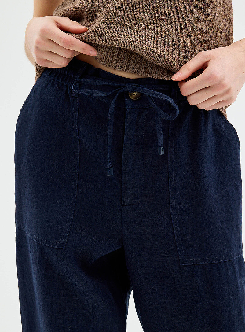 Contemporaine: Le pantalon poches XL pur lin <b>Coupe : jambe &eacute;troite, taille haute</b> Bleu marine - Bleu nuit pour femme