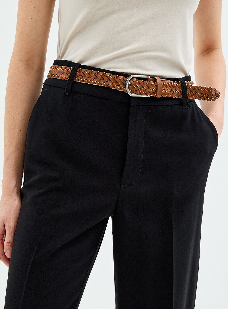Contemporaine: Le pantalon Universel fluide avec ceinture <b>Coupe : jambe semi-ajust&eacute;e, taille mi-haute</b> Brun pour femme