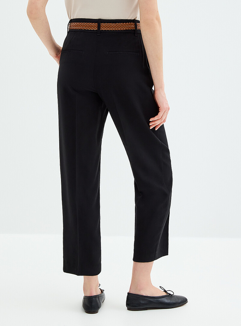 Contemporaine: Le pantalon Universel fluide avec ceinture <b>Coupe : jambe semi-ajust&eacute;e, taille mi-haute</b> Brun pour femme