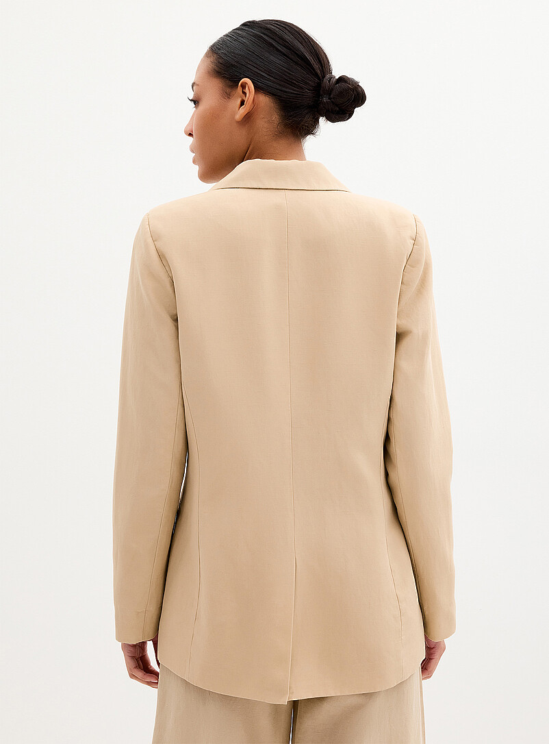 Contemporaine: Le veston coupe d&eacute;conctract&eacute;e lyocell-lin Sable pour femme