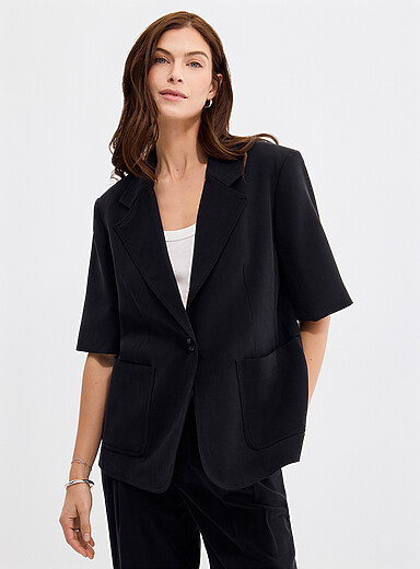 Flowy loose-fit short-sleeve blazer