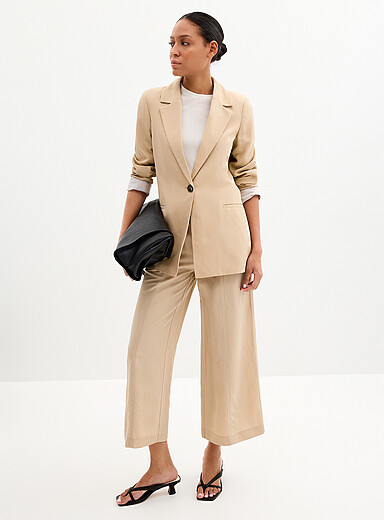 Le pantalon &eacute;court&eacute; lyocell-lin <b>Coupe : jambe large, taille haute</b>