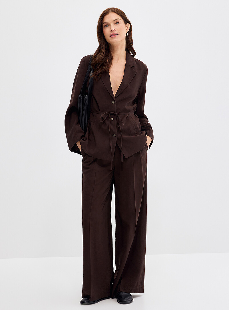 Contemporaine: Le veston fluide martel&eacute; fine ceinture Sable pour femme