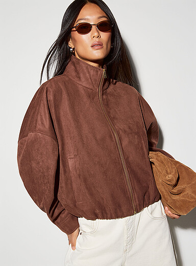 Le blouson col montant effet su&egrave;de