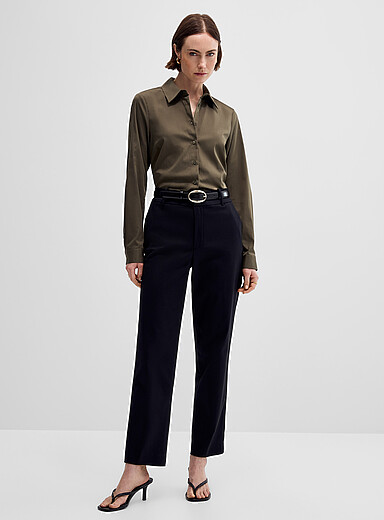 Le pantalon Universel structur&eacute; et glac&eacute; <b>Coupe : jambe semi-ajust&eacute;e, taille mi-haute</b>