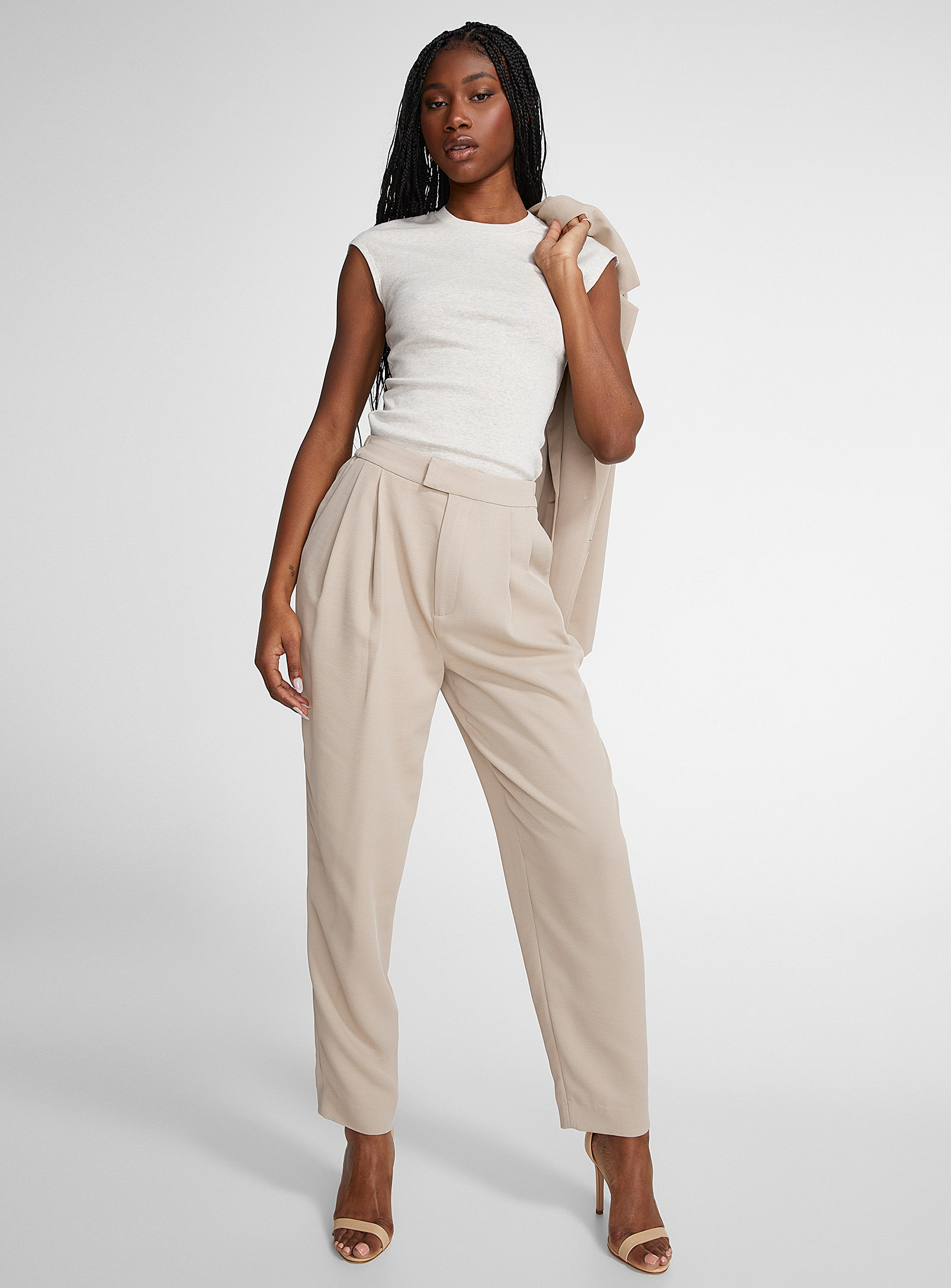 Icone Flowy Pleated Piqué Pant In Light Brown