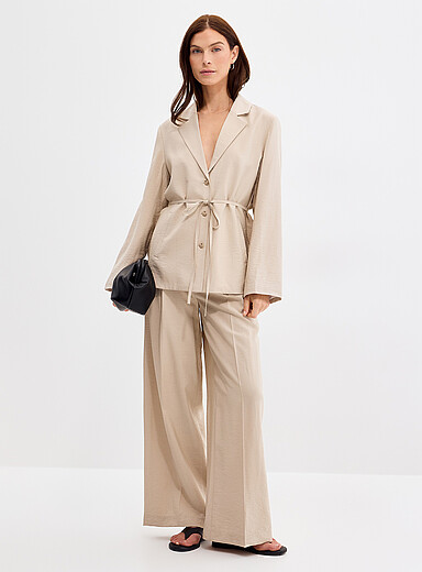 Flowy hammered tie-belt blazer