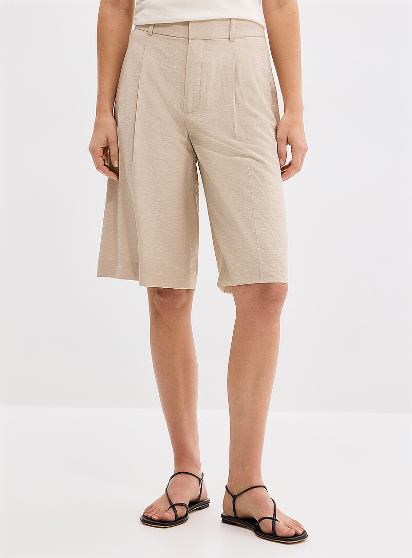 Flowy hammered Bermuda short Fit: Wide leg, high rise product image 2