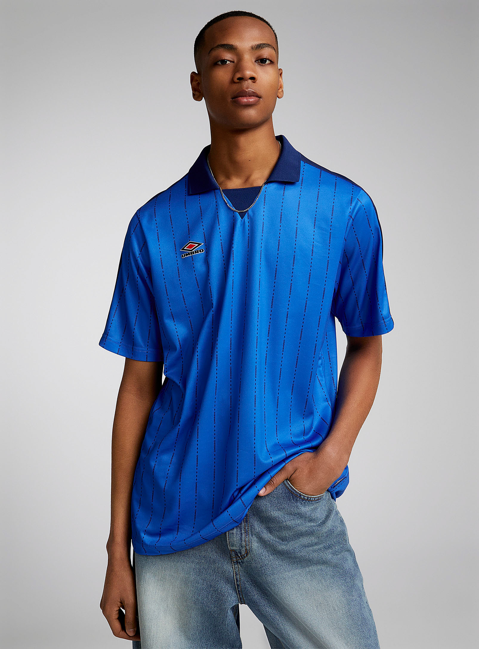Umbro Logo-stripe Soccer Jersey In Blue