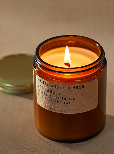 La bougie parfum&eacute;e ambre et mousse