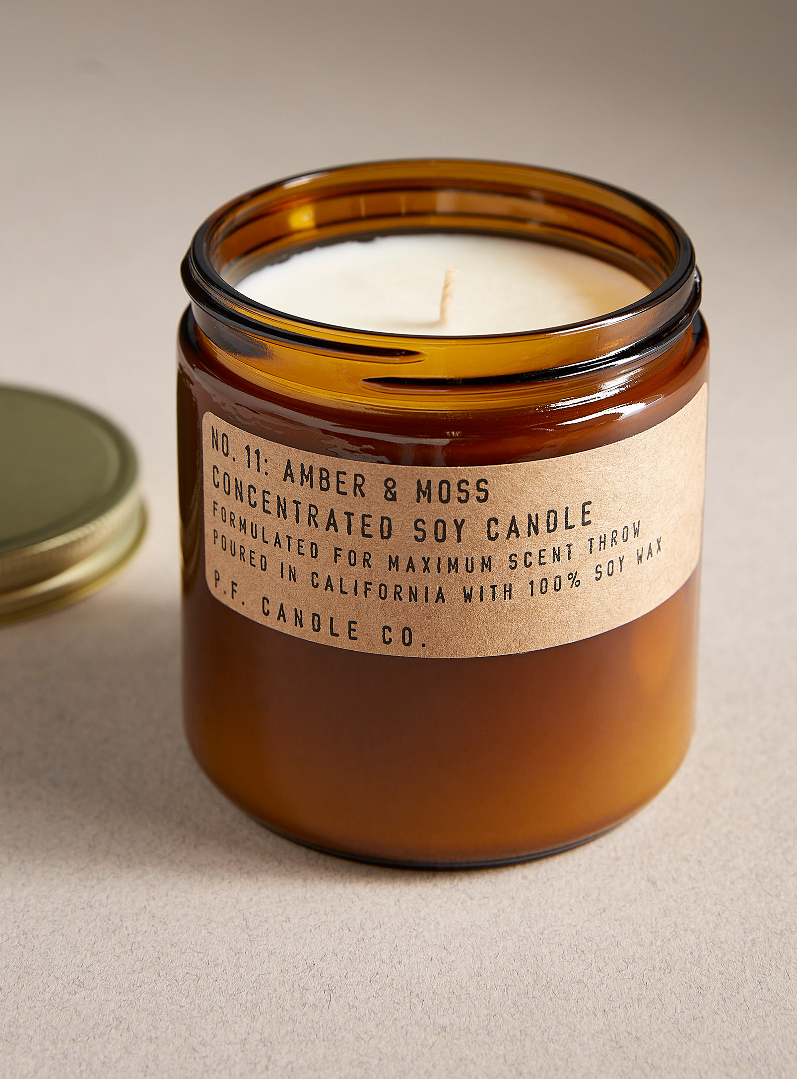 P.F. Candle Co. - Amber moss scented candle 354 g