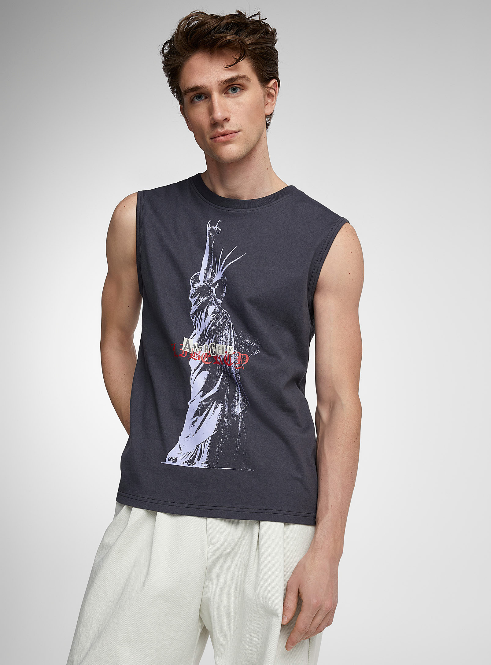 Tee Library Statue Of Liberty Sleeveless T-shirt In Charcoal