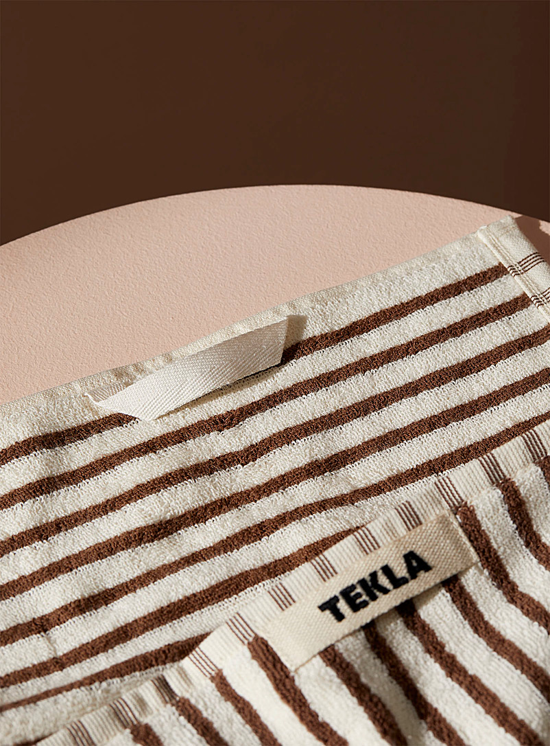 Tekla: Les serviettes rayées coton biologique Brun à motifs pour femme