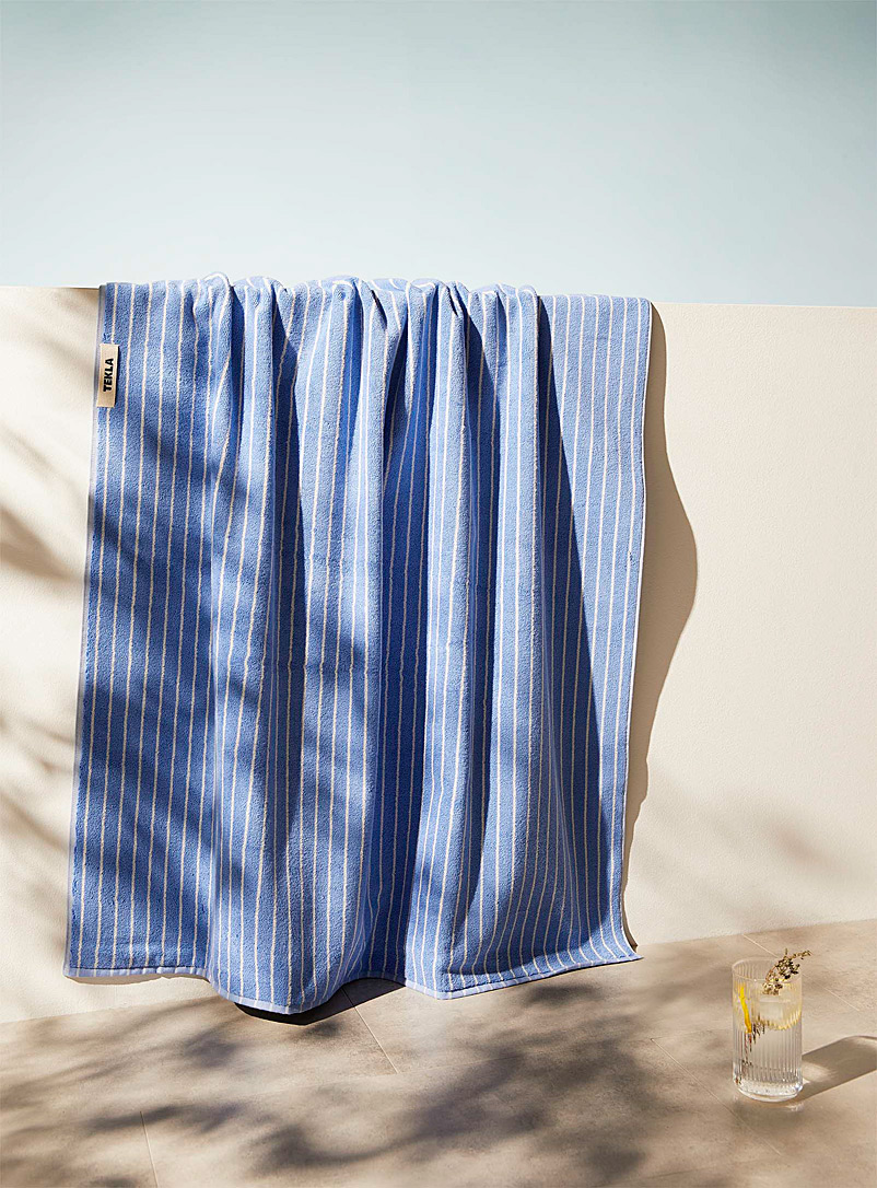 Tekla: Le drap de bain rayé coton biologique Bleu à motifs pour femme