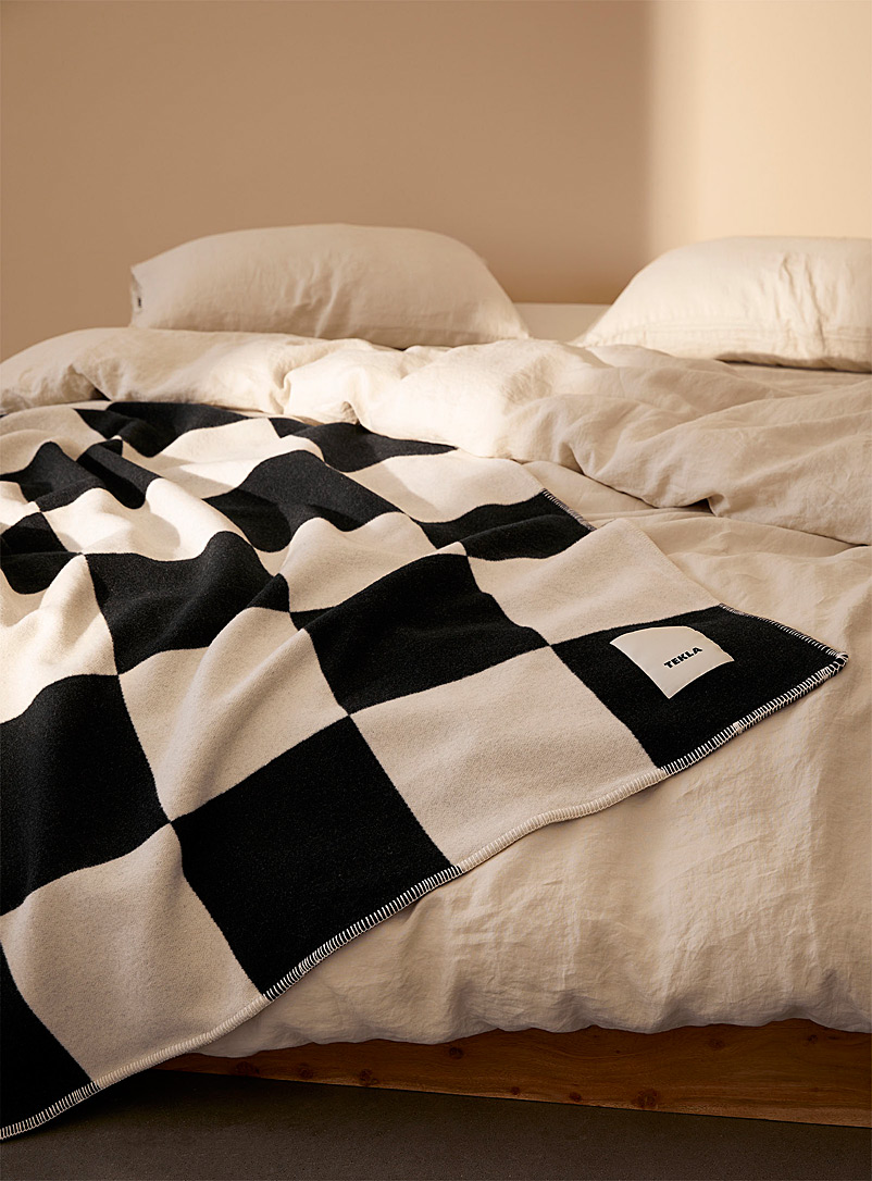 Tekla Black Touch of cashmere blanket for women