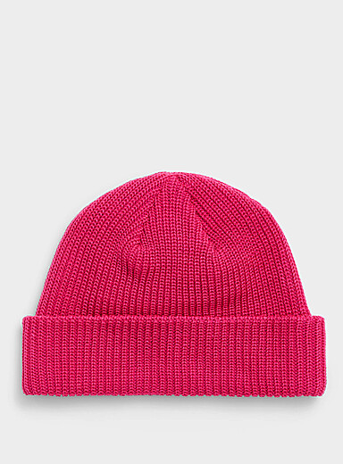 La tuque roul&eacute;e courte <b>Faite au Canada</b>