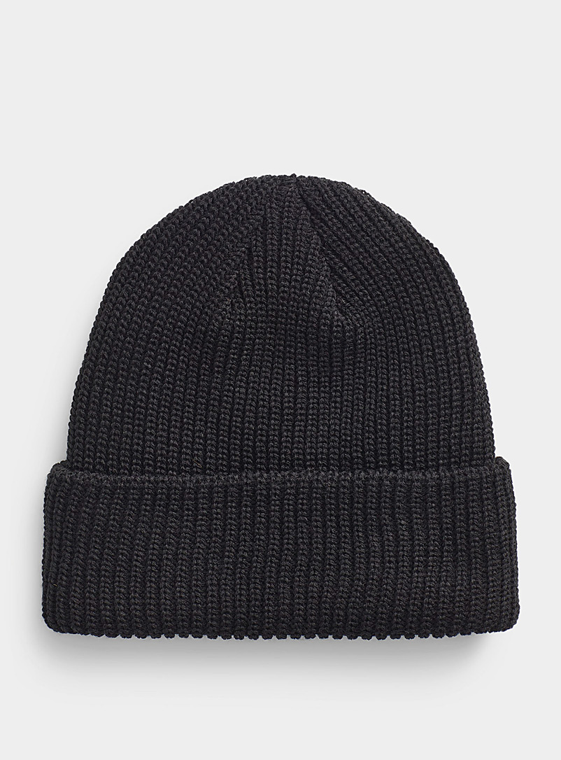 Simons Black Solid-colour ribbed tuque for women