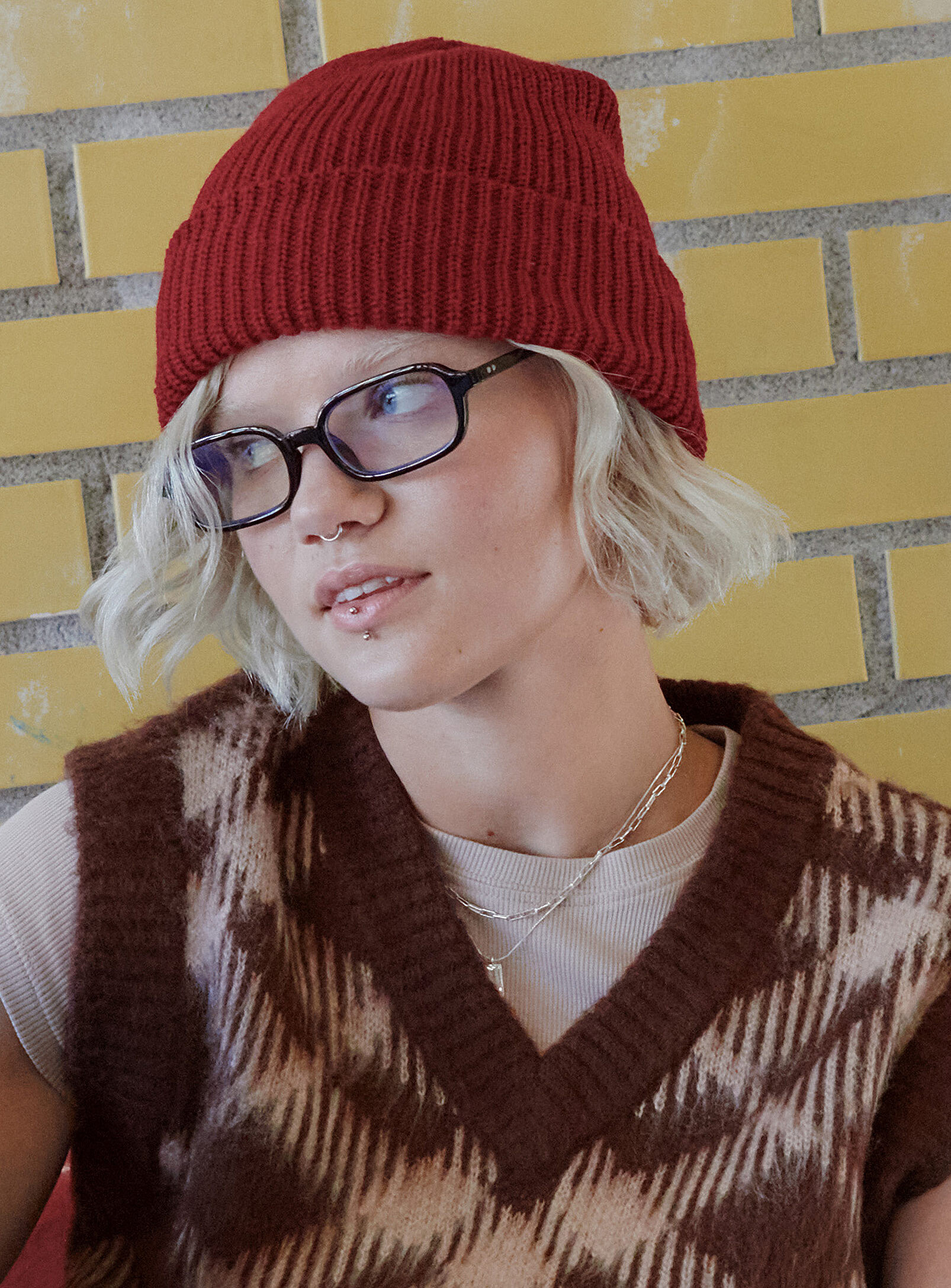 Simon's Solid-colour Ribbed Tuque In Red