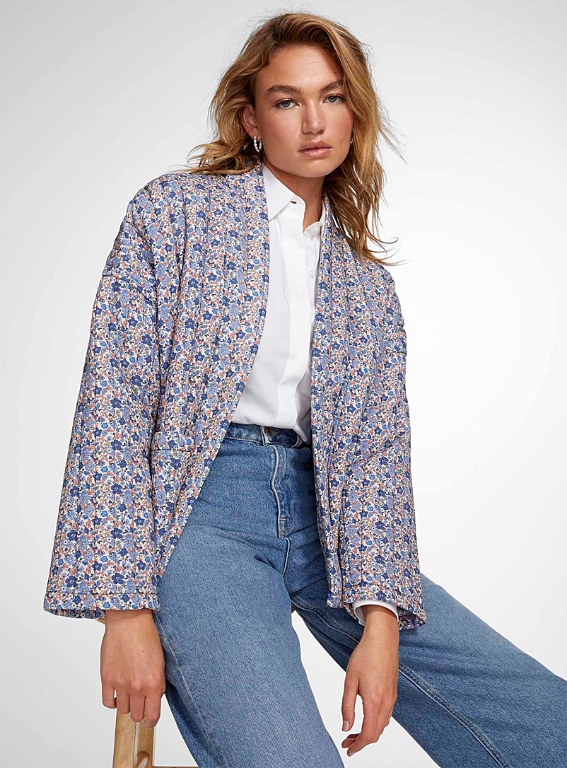 Icône Patterned Blue Myriad of flowers quilted jacket for women