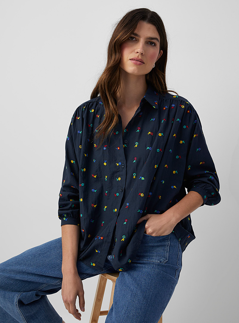 Contemporaine: La chemise ample fleurs colorées Marine pour femme