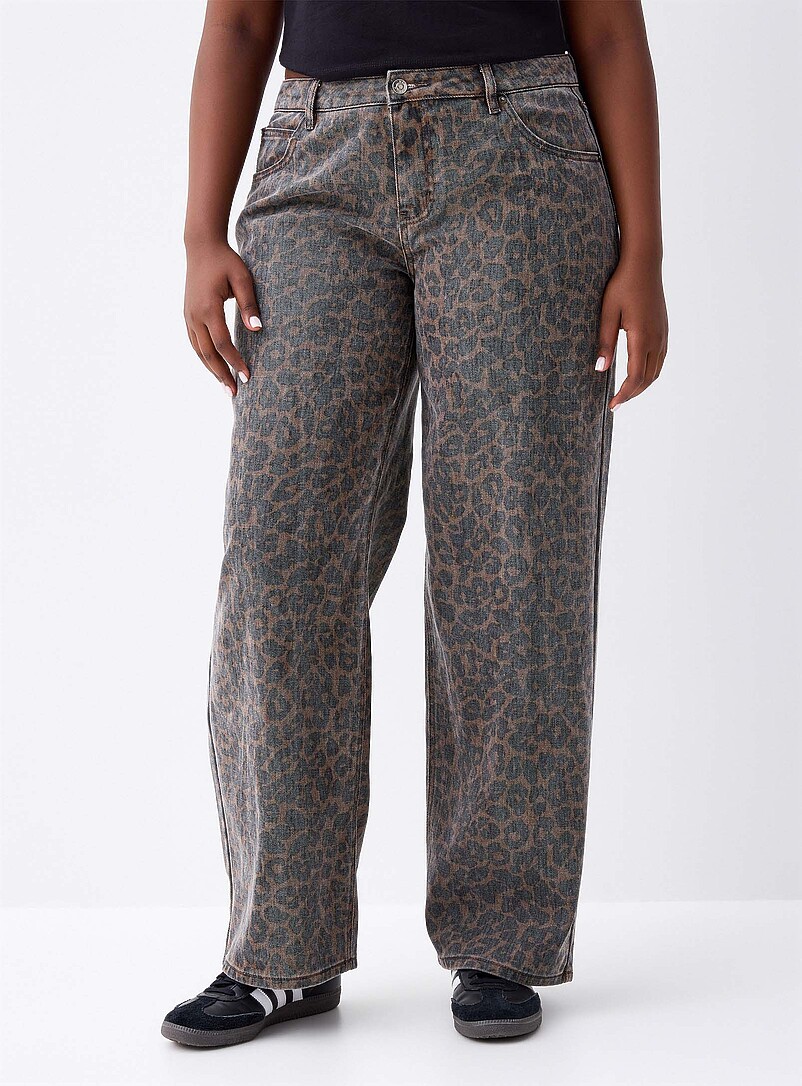 Twik: Le jean baggy taille basse &agrave; motif <b>Coupe House</b> Gris &agrave; motifs pour femme