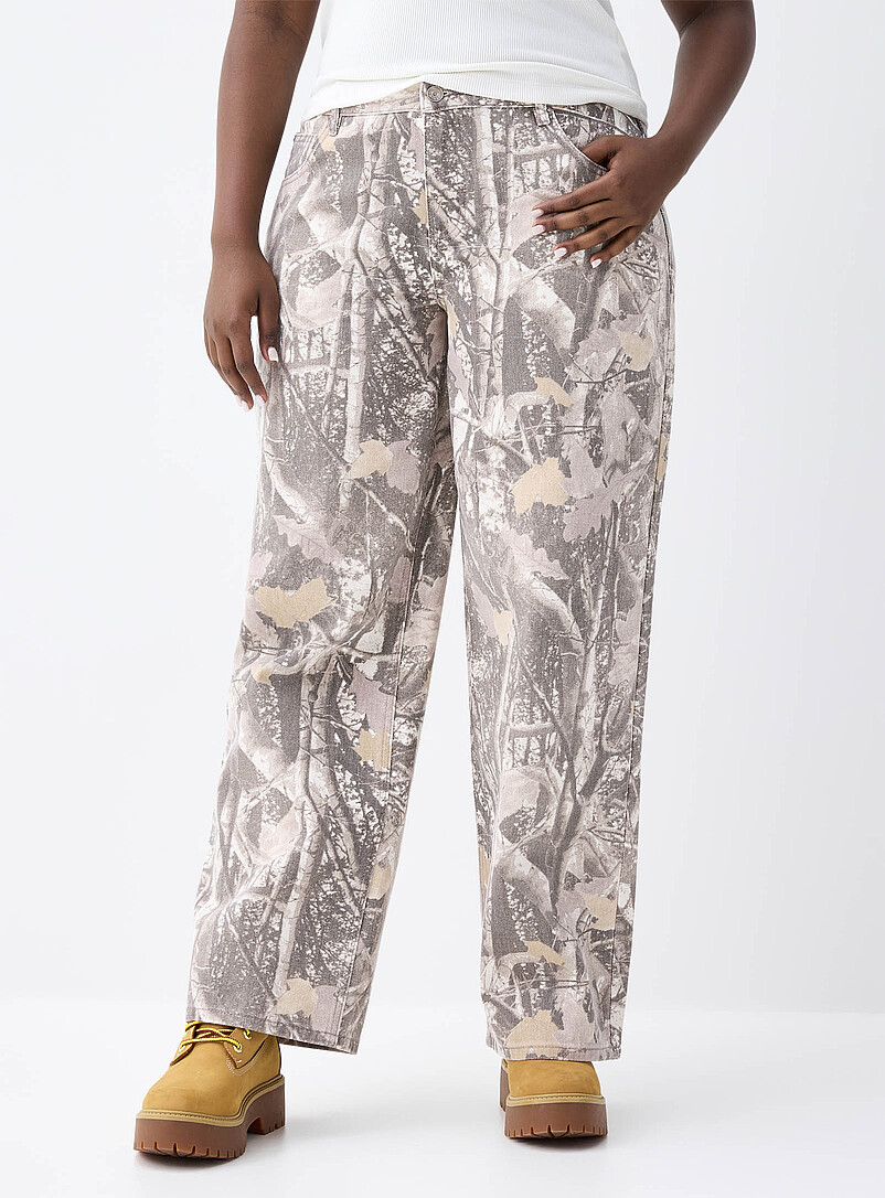 Twik: Le jean baggy taille basse &agrave; motif <b>Coupe House</b> Gris &agrave; motifs pour femme