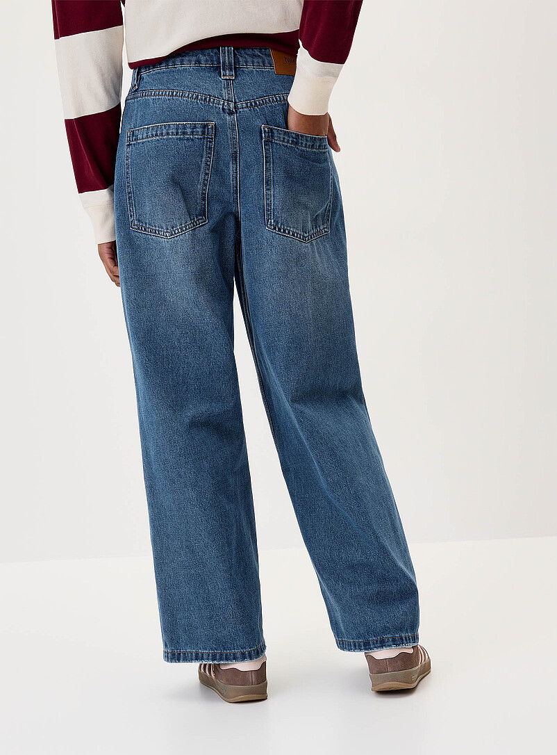 Twik: Le jean boyfriend jambe extra-ample <b>Coupe Rave</b> Bleu moyen pour femme
