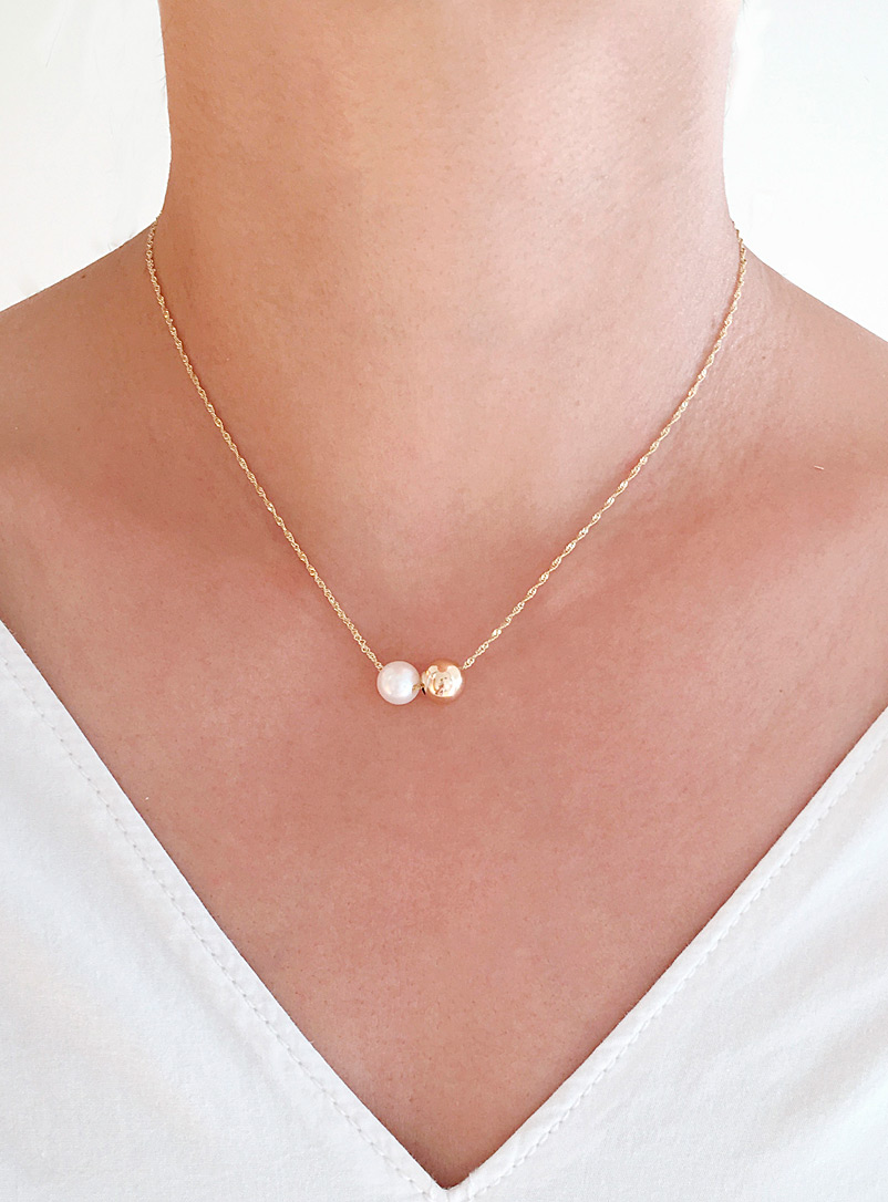 Poppy Finch: Le collier perle et or Assorti pour femme