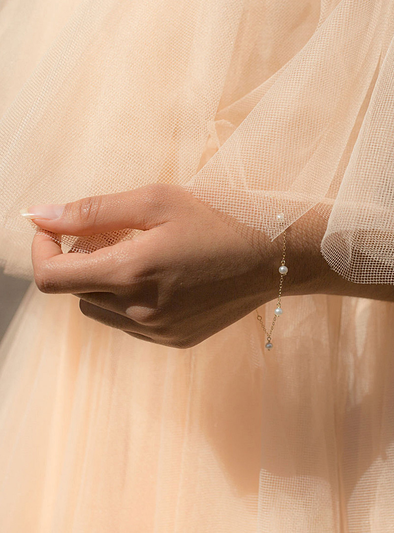 Poppy Finch: Le bracelet petites perles nacrées Assorti pour femme