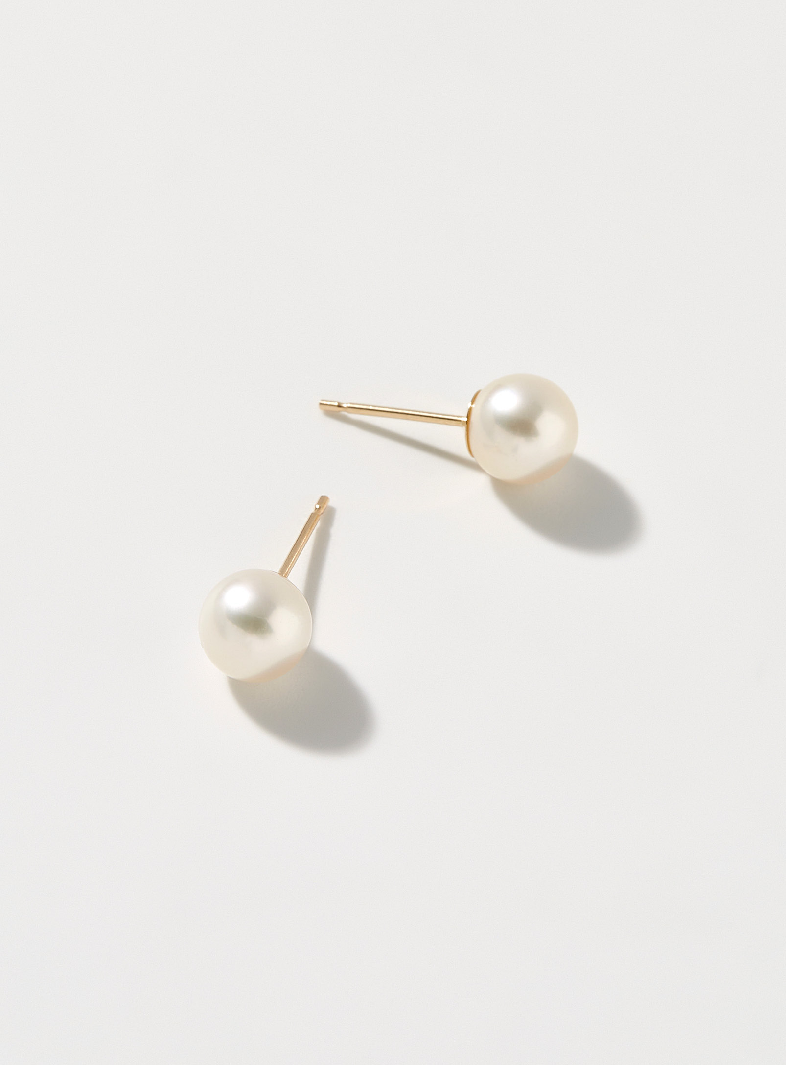 Poppy Finch Akoya Pearl Earrings In White