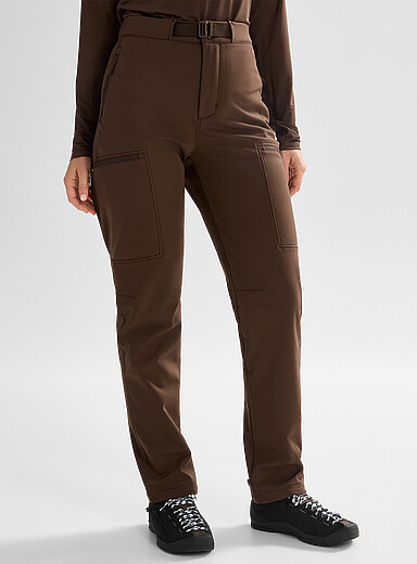 Le pantalon coquille souple utilitaire