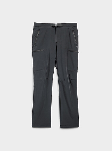 Le pantalon coquille souple utilitaire