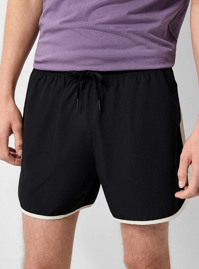 I.FIV5: Le short extensible lis&eacute;r&eacute; r&eacute;tro Longueur 5 po Brun pour homme