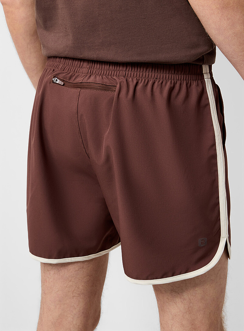 I.FIV5: Le short extensible lis&eacute;r&eacute; r&eacute;tro Longueur 5 po Brun pour homme