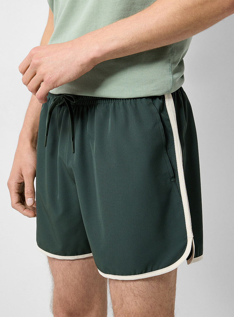 I.FIV5: Le short extensible lis&eacute;r&eacute; r&eacute;tro Longueur 5 po Brun pour homme