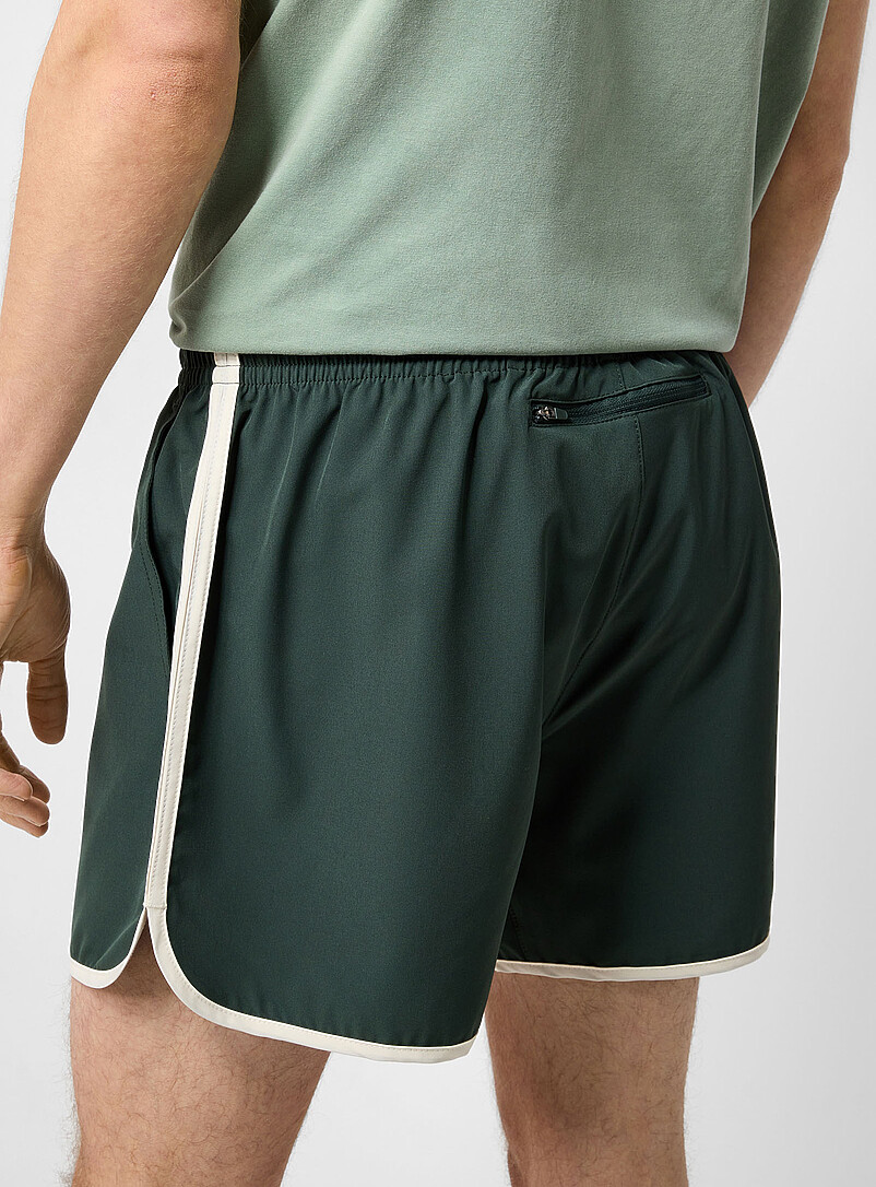I.FIV5: Le short extensible lis&eacute;r&eacute; r&eacute;tro Longueur 5 po Brun pour homme