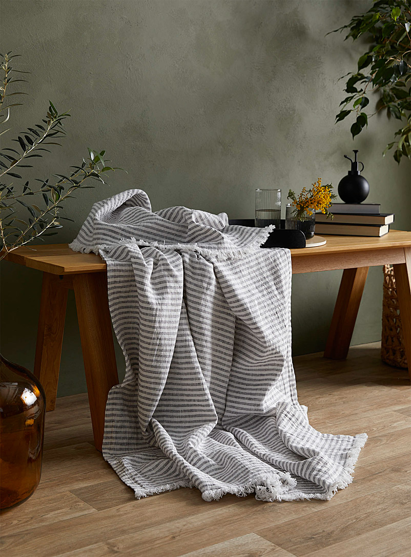 Le fil rouge Textiles Assorted grey Striped pure linen throw 137 x 193 cm