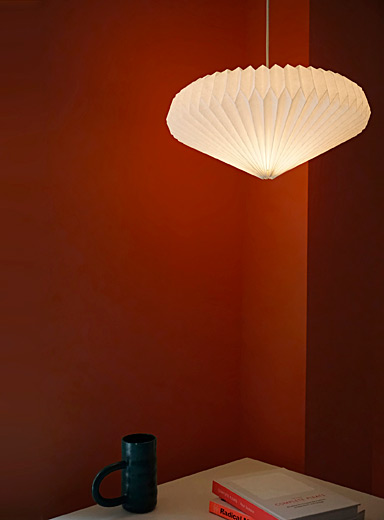 La lampe suspendue no&nbsp;302 unie