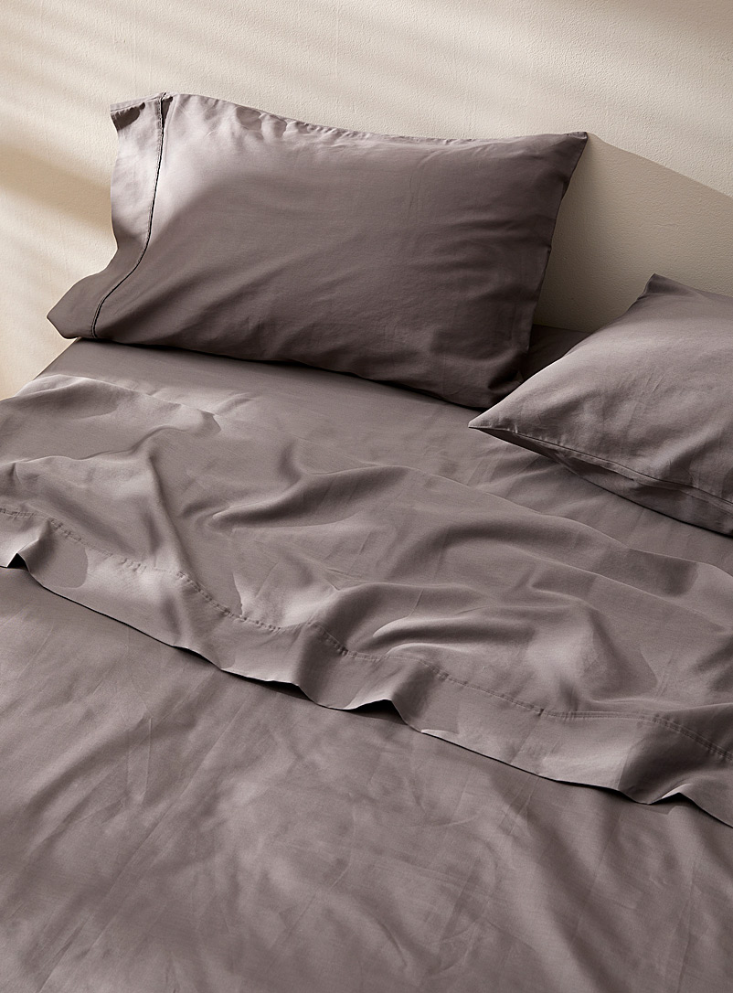 Simons Maison Grey Solid organic cotton sheet 200-thread-count Fits mattresses up to 16 in