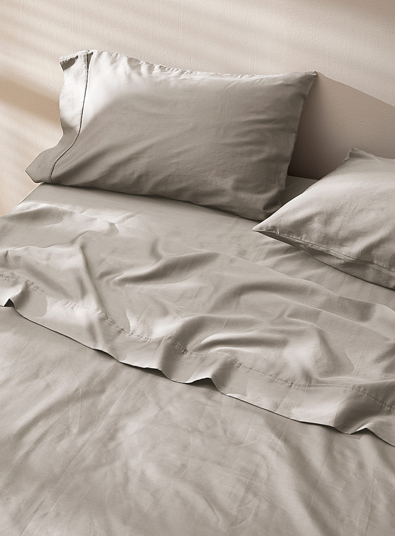 Simons Maison Light Grey Solid organic cotton sheet 200-thread-count Fits mattresses up to 16 in