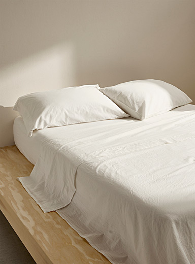 Simons Maison: L'ensemble draps pur coton biologique uni Pour matelas jusqu'&agrave; 16 po 144 fils au pouce Blanc