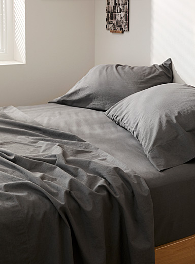 Simons Maison: L'ensemble draps pur coton biologique uni Pour matelas jusqu'&agrave; 16 po 144 fils au pouce Charbon
