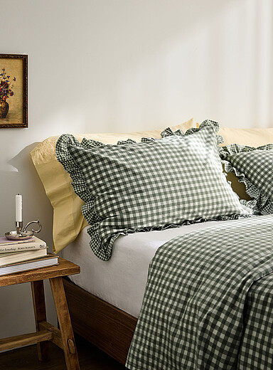 Ruffled border gingham pattern pillow sham